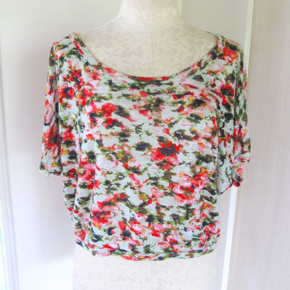 h.i.p. Happening in the Present multicolor cropped top.  Floral.  Size XS.